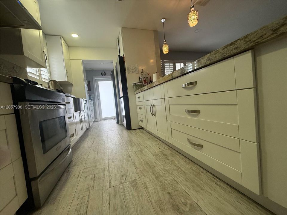 En Venta: $635,000 (3 camas, 3 baños, 1755 Pies cuadrados)