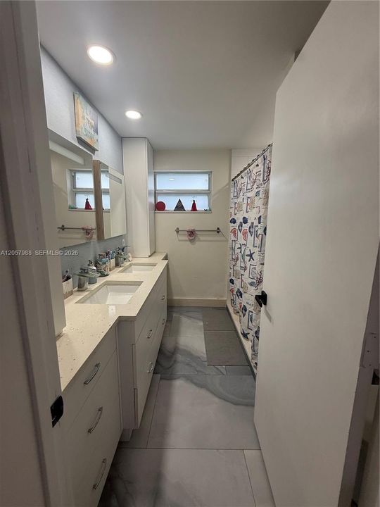 En Venta: $635,000 (3 camas, 3 baños, 1755 Pies cuadrados)