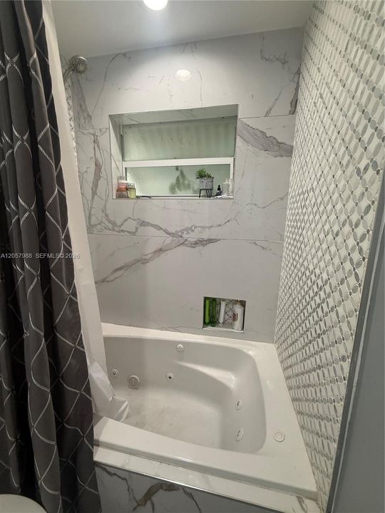 En Venta: $635,000 (3 camas, 3 baños, 1755 Pies cuadrados)