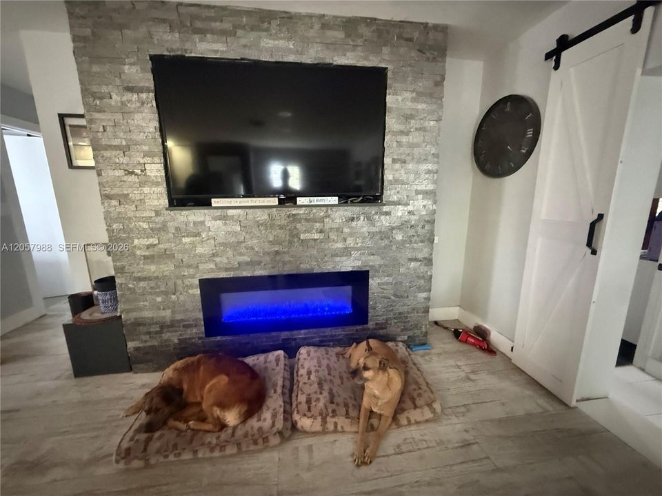 En Venta: $635,000 (3 camas, 3 baños, 1755 Pies cuadrados)