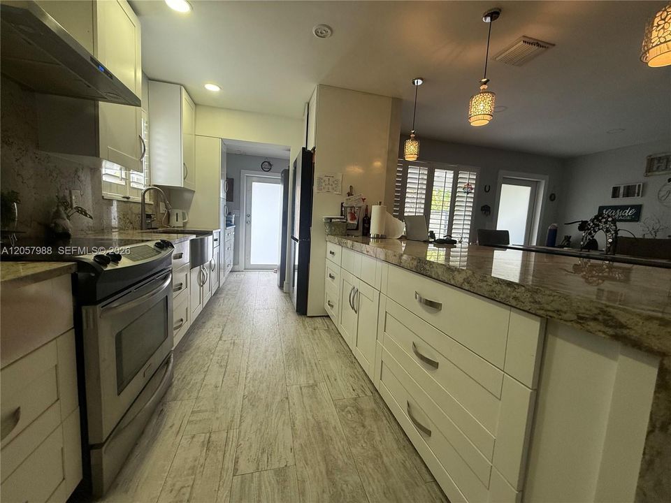En Venta: $635,000 (3 camas, 3 baños, 1755 Pies cuadrados)