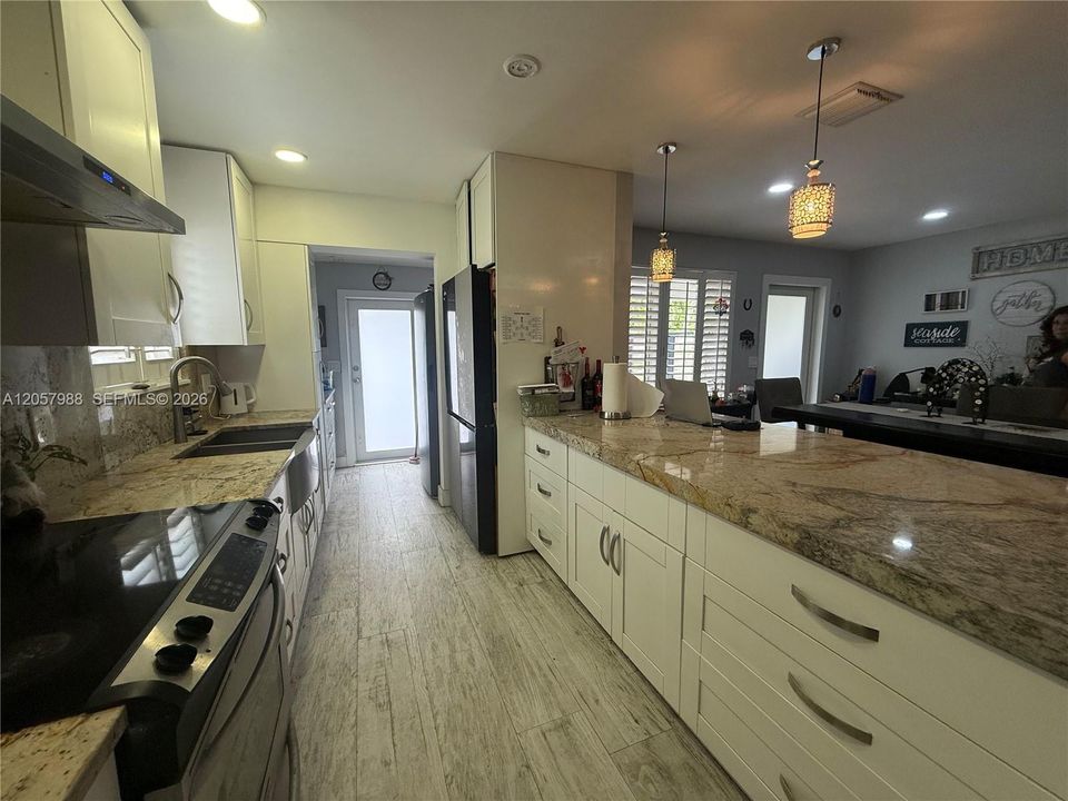 En Venta: $635,000 (3 camas, 3 baños, 1755 Pies cuadrados)