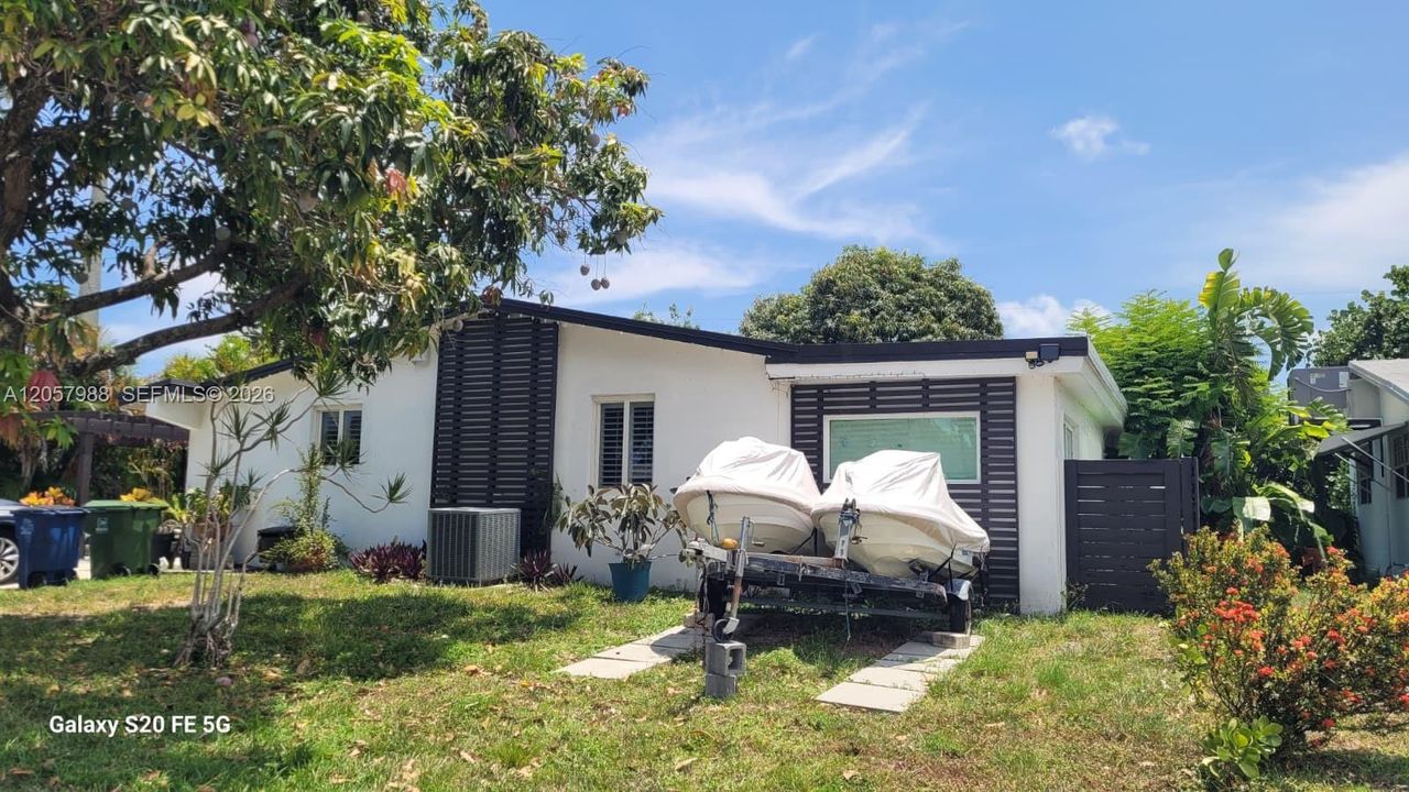En Venta: $635,000 (3 camas, 3 baños, 1755 Pies cuadrados)