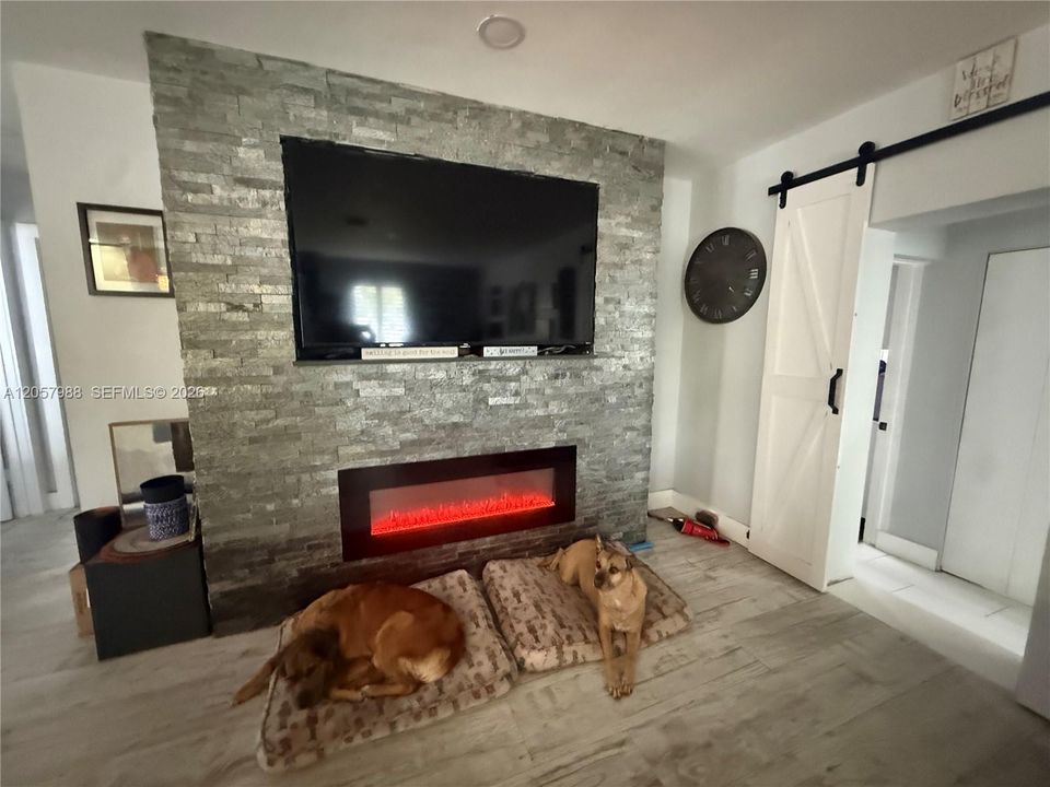 En Venta: $635,000 (3 camas, 3 baños, 1755 Pies cuadrados)
