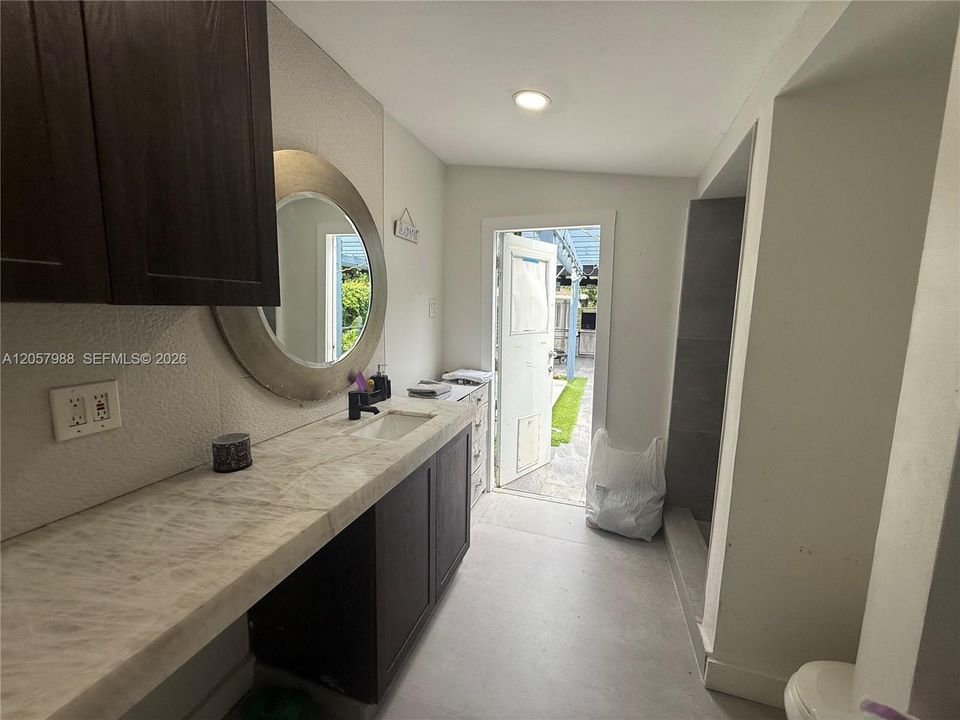 En Venta: $635,000 (3 camas, 3 baños, 1755 Pies cuadrados)