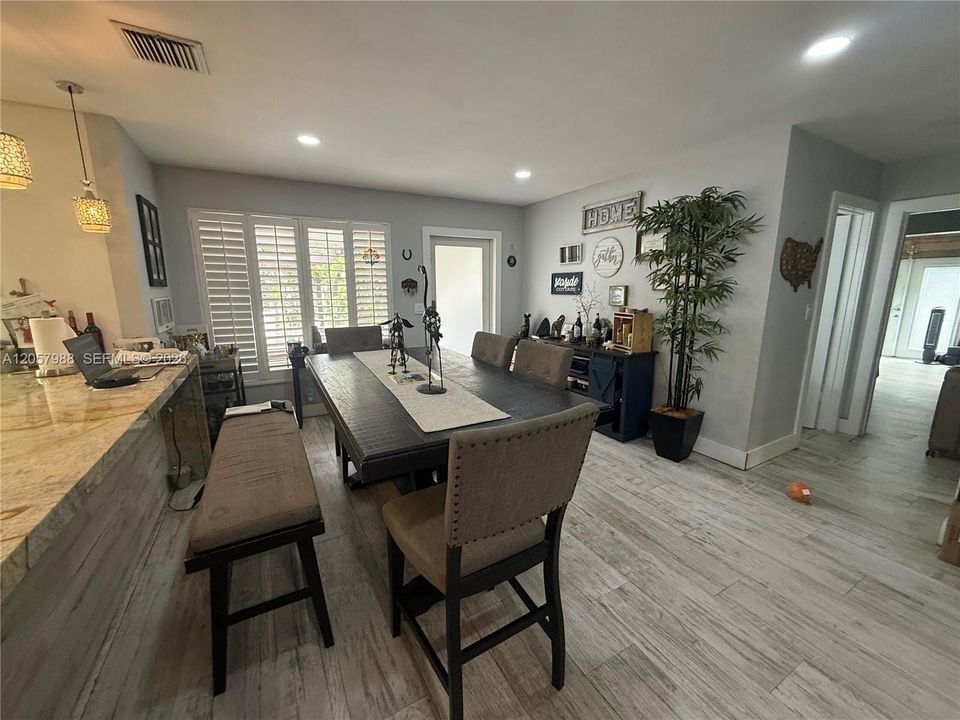 En Venta: $635,000 (3 camas, 3 baños, 1755 Pies cuadrados)