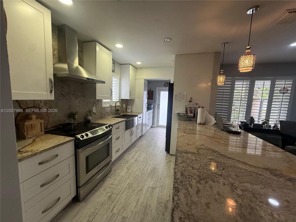 En Venta: $635,000 (3 camas, 3 baños, 1755 Pies cuadrados)