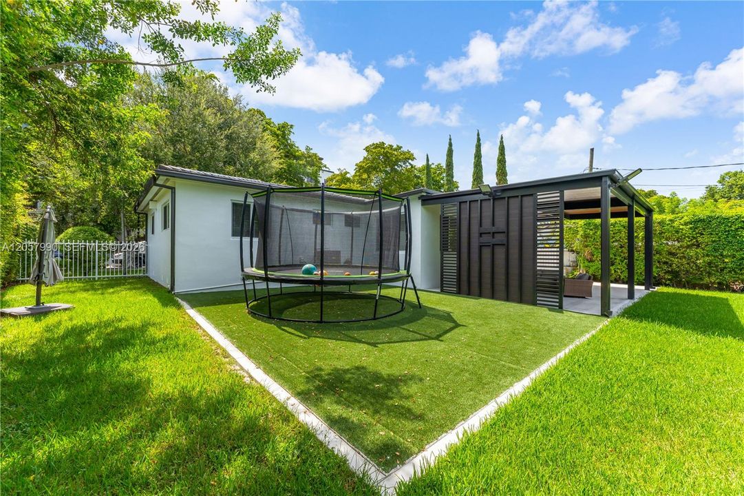 В аренду: $4,975 (3 спален, 2 ванн, 1444 Квадратных фут)