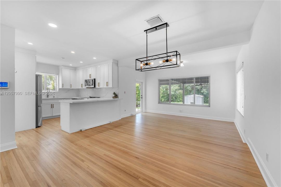 В аренду: $4,975 (3 спален, 2 ванн, 1444 Квадратных фут)