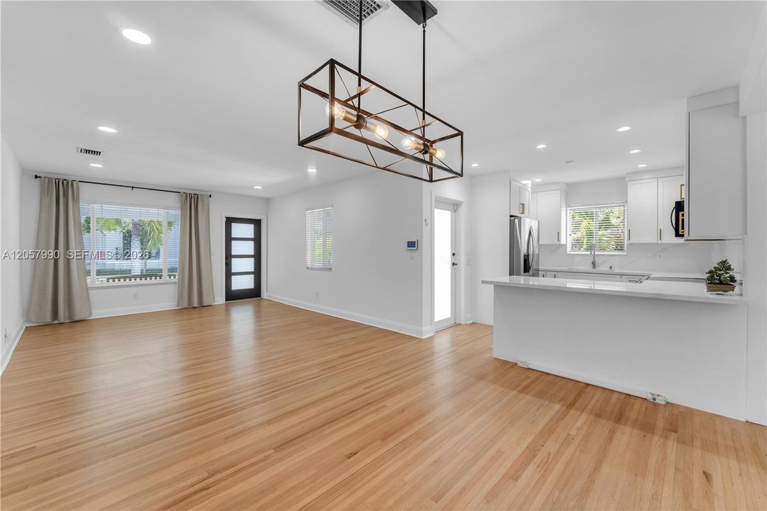 В аренду: $4,975 (3 спален, 2 ванн, 1444 Квадратных фут)