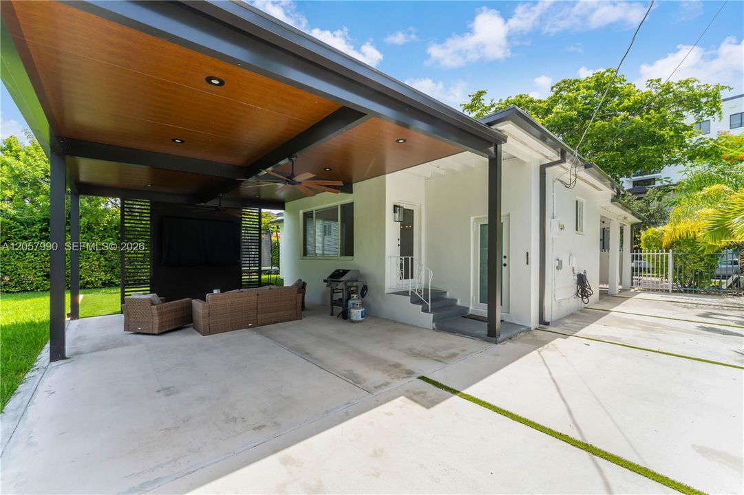 В аренду: $4,975 (3 спален, 2 ванн, 1444 Квадратных фут)