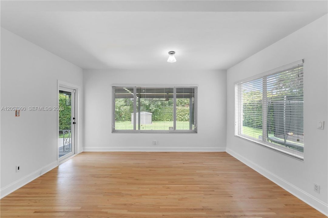 В аренду: $4,975 (3 спален, 2 ванн, 1444 Квадратных фут)