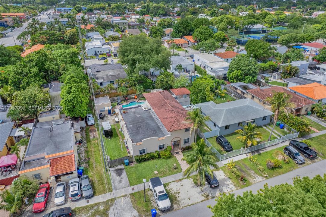 На продажу: $1,550,000 (6 спален, 4 ванн, 3668 Квадратных фут)