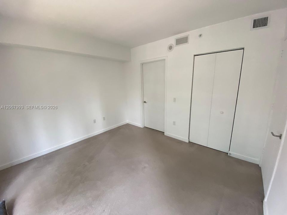 For Rent: $2,550 (1 beds, 1 baths, 710 Square Feet)
