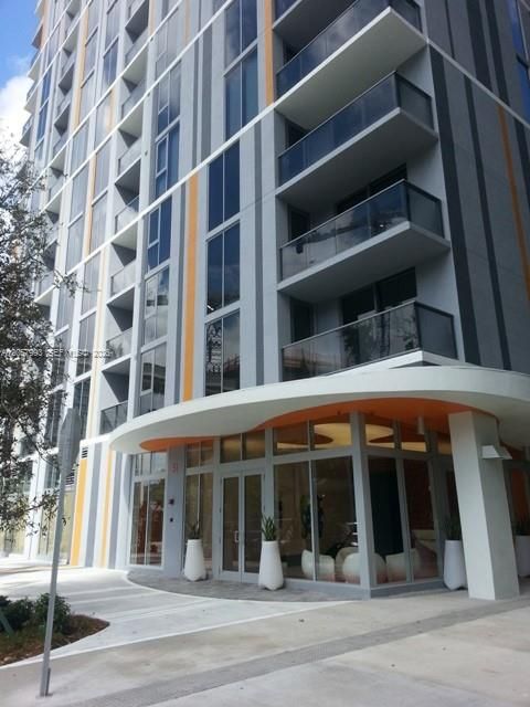 For Rent: $2,550 (1 beds, 1 baths, 710 Square Feet)