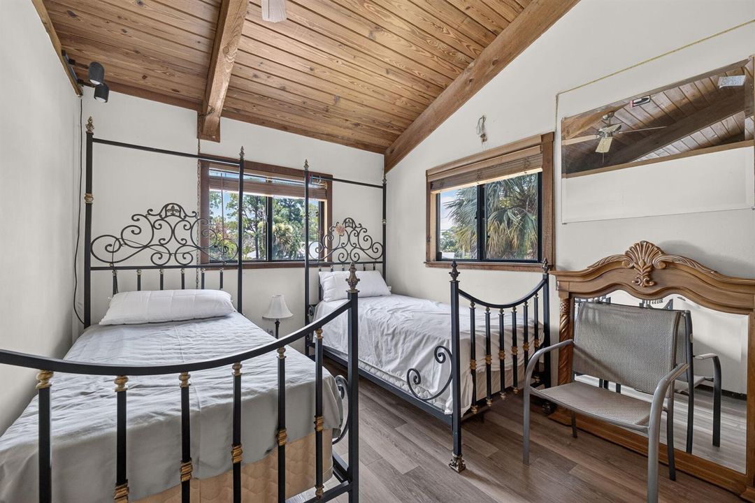 16 - Guest Bedroom2