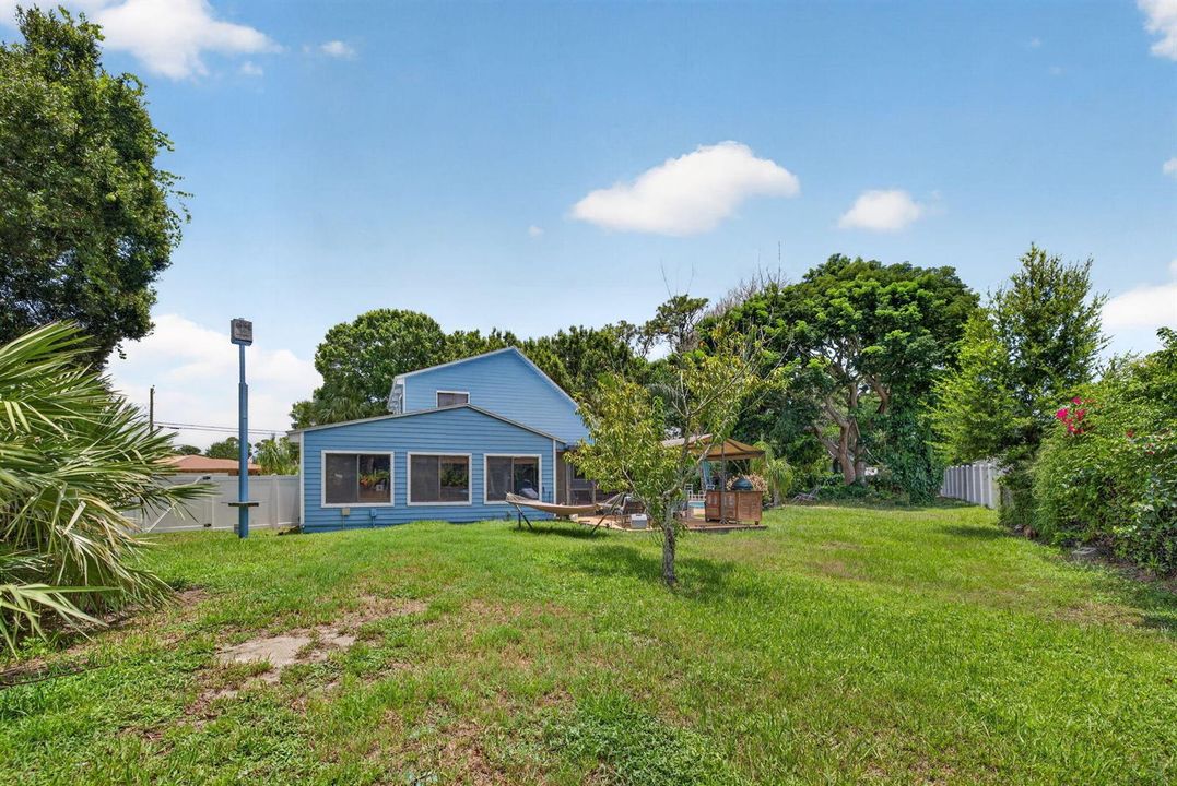 33 - Backyard