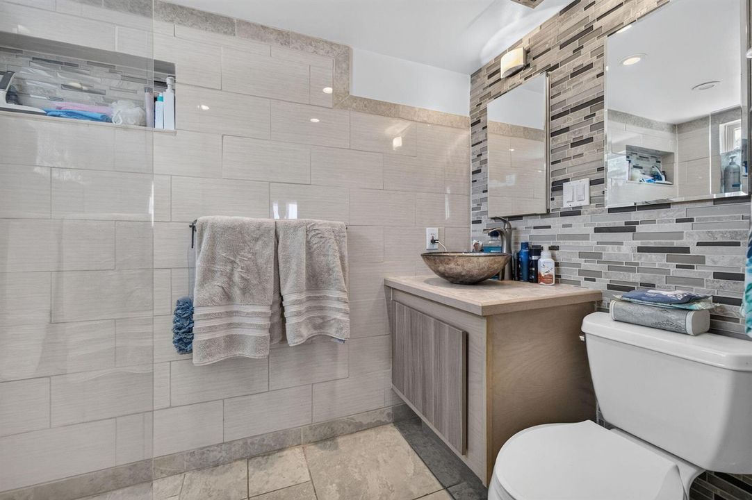 14 - Master Bathroom