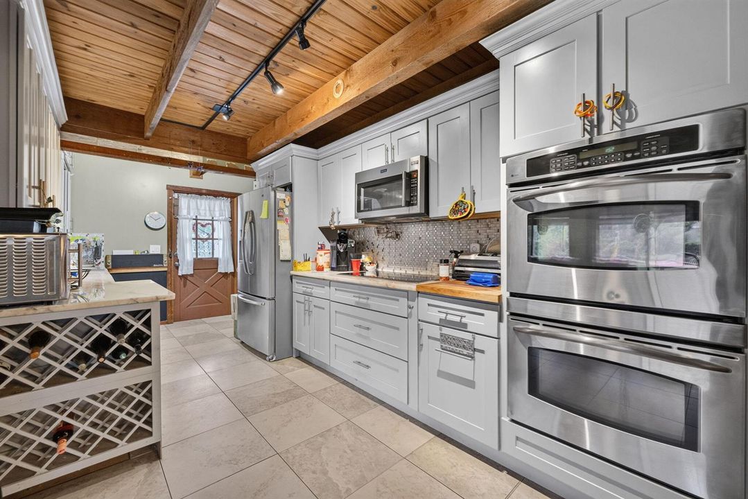8 - Kitchen