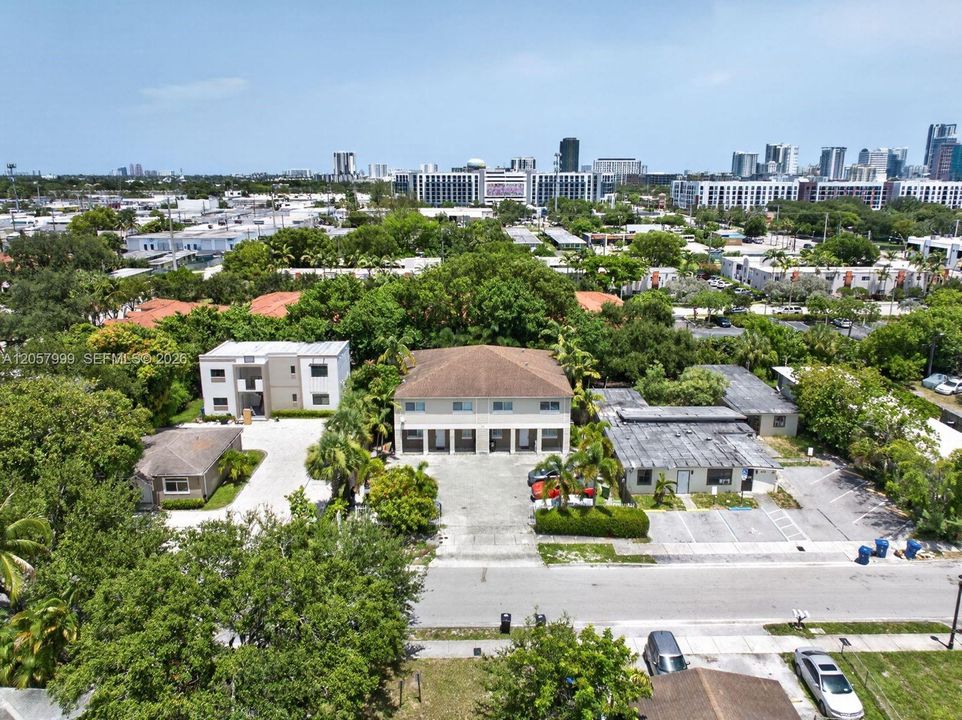 На продажу: $315,000 (3 спален, 3 ванн, 1125 Квадратных фут)