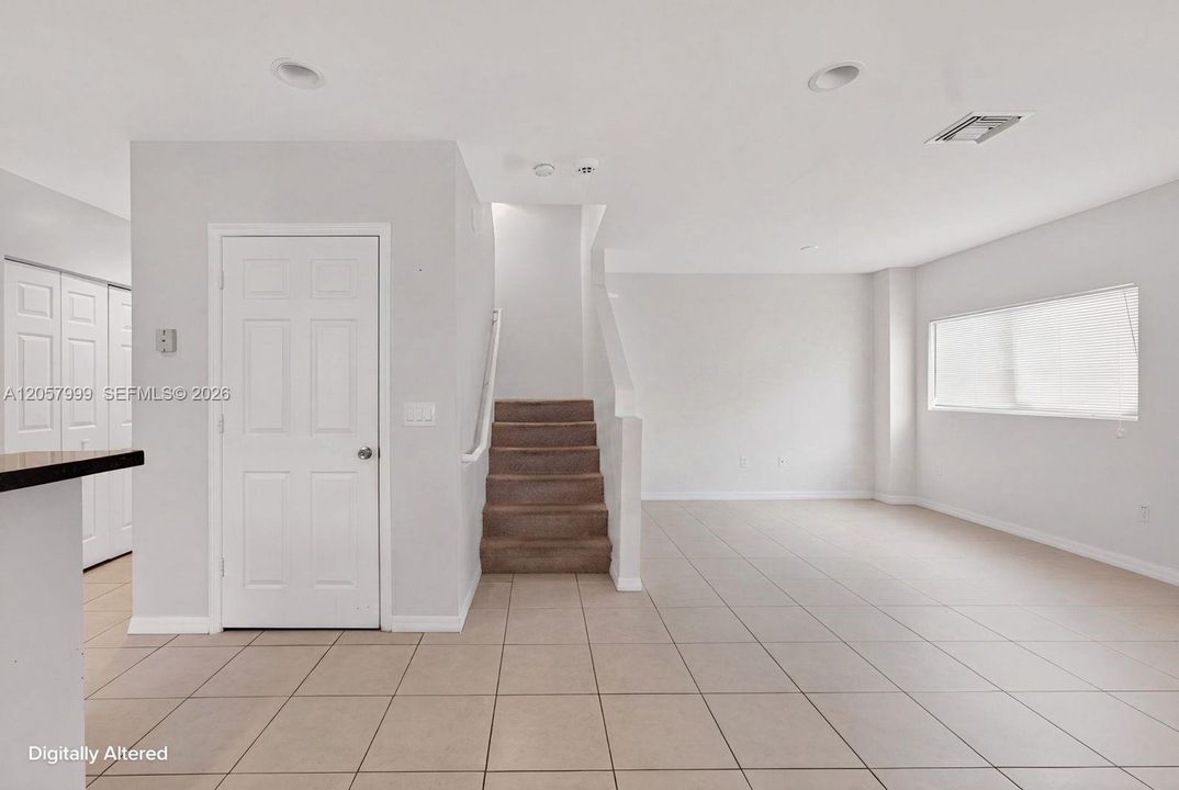 На продажу: $315,000 (3 спален, 3 ванн, 1125 Квадратных фут)