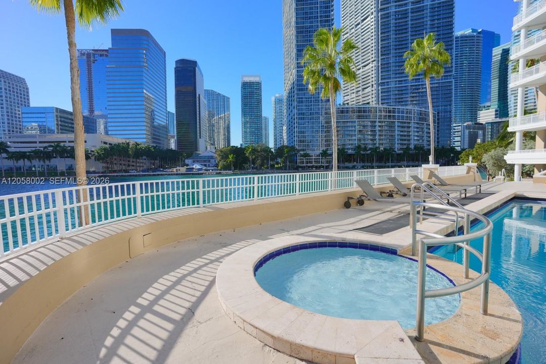 For Rent: $4,400 (2 beds, 2 baths, 1230 Square Feet)