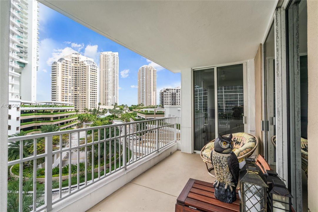 For Rent: $4,400 (2 beds, 2 baths, 1230 Square Feet)