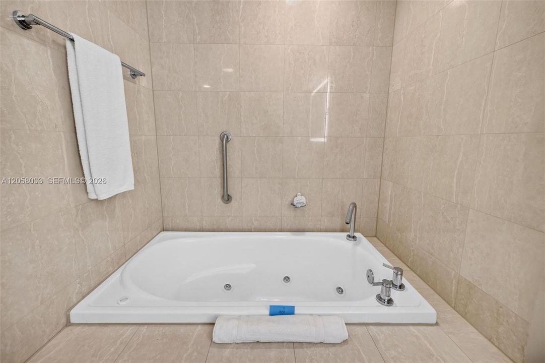 На продажу: $349,900 (1 спален, 1 ванн, 868 Квадратных фут)