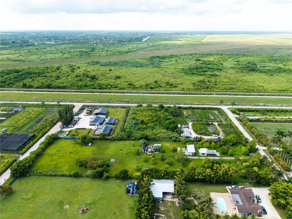 На продажу: $475,000 (1.26 acres)