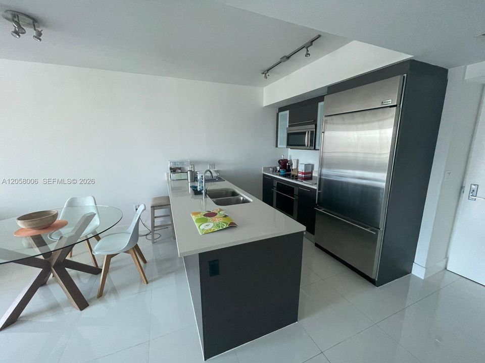 В аренду: $3,000 (1 спален, 1 ванн, 811 Квадратных фут)