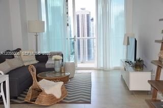 В аренду: $3,000 (1 спален, 1 ванн, 811 Квадратных фут)