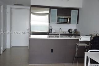 В аренду: $3,000 (1 спален, 1 ванн, 811 Квадратных фут)