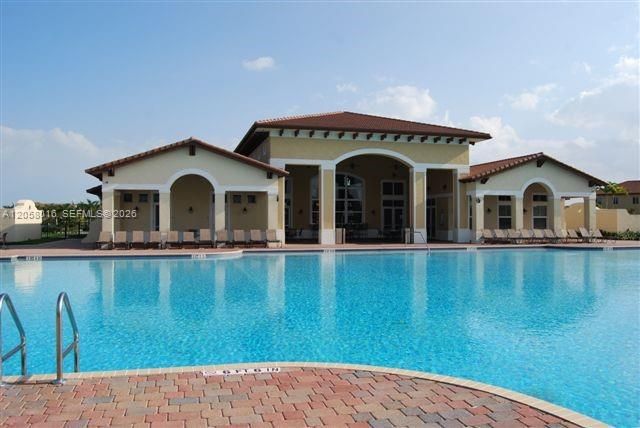 В аренду: $1,950 (2 спален, 2 ванн, 817 Квадратных фут)