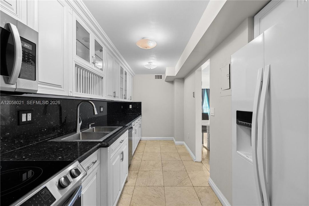 For Rent: $2,800 (2 beds, 2 baths, 1251 Square Feet)