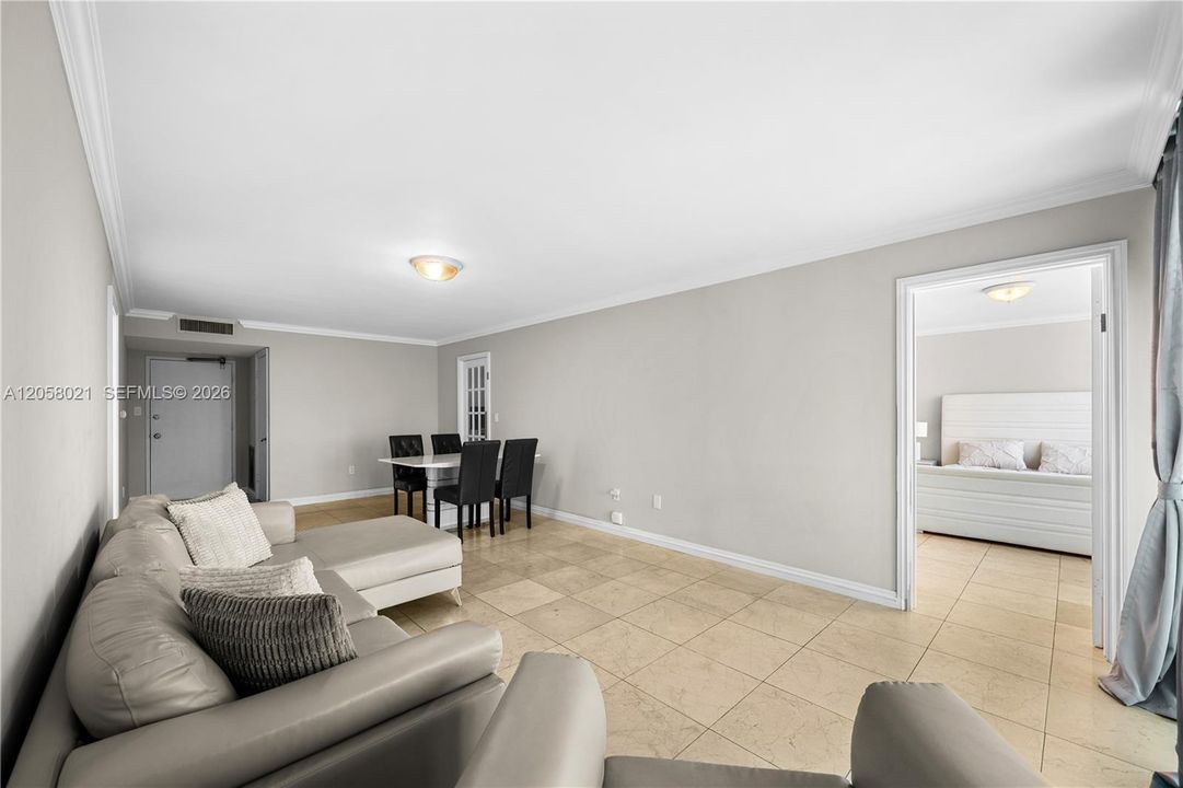 For Rent: $2,800 (2 beds, 2 baths, 1251 Square Feet)