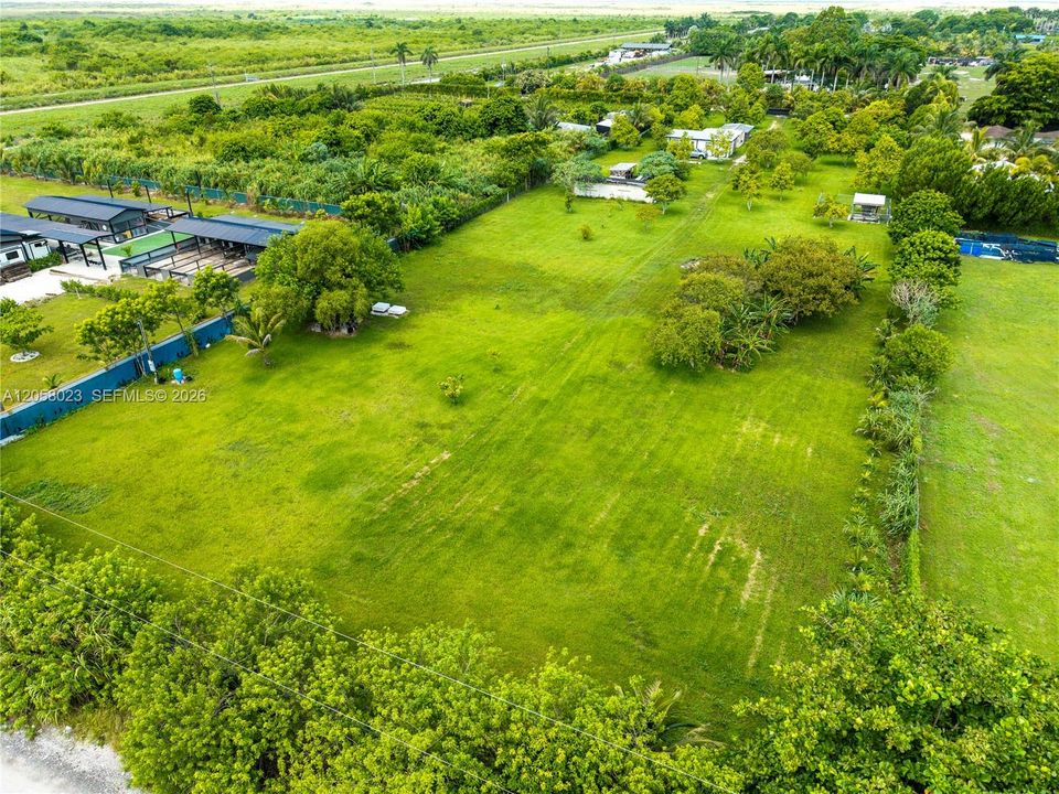 En Venta: $950,000 (2.62 acres)