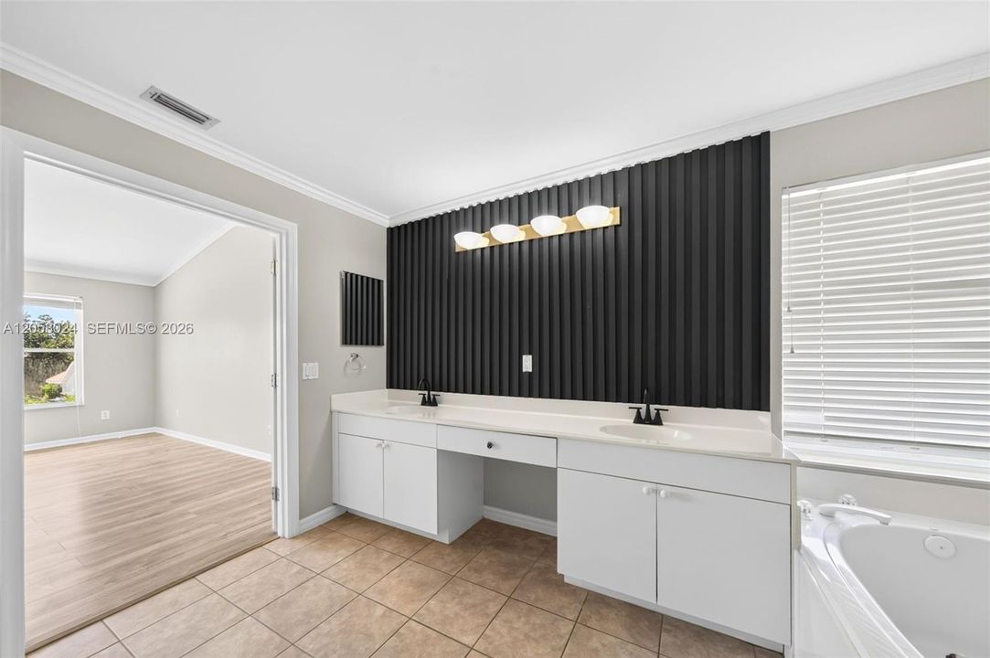 На продажу: $449,999 (4 спален, 2 ванн, 2371 Квадратных фут)