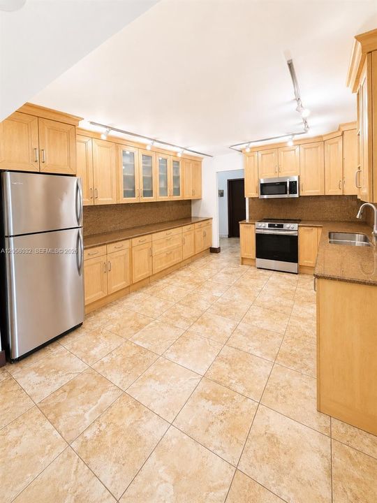 En Renta: $4,990 (3 camas, 3 baños, 3066 Pies cuadrados)