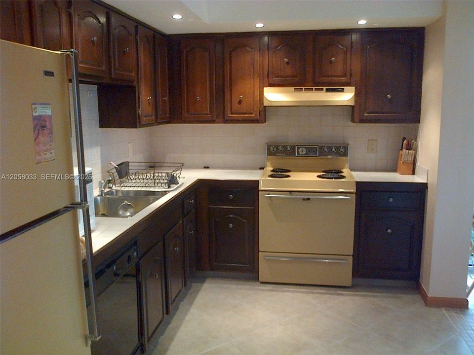 For Sale: $450,000 (2 beds, 2 baths, 1255 Square Feet)