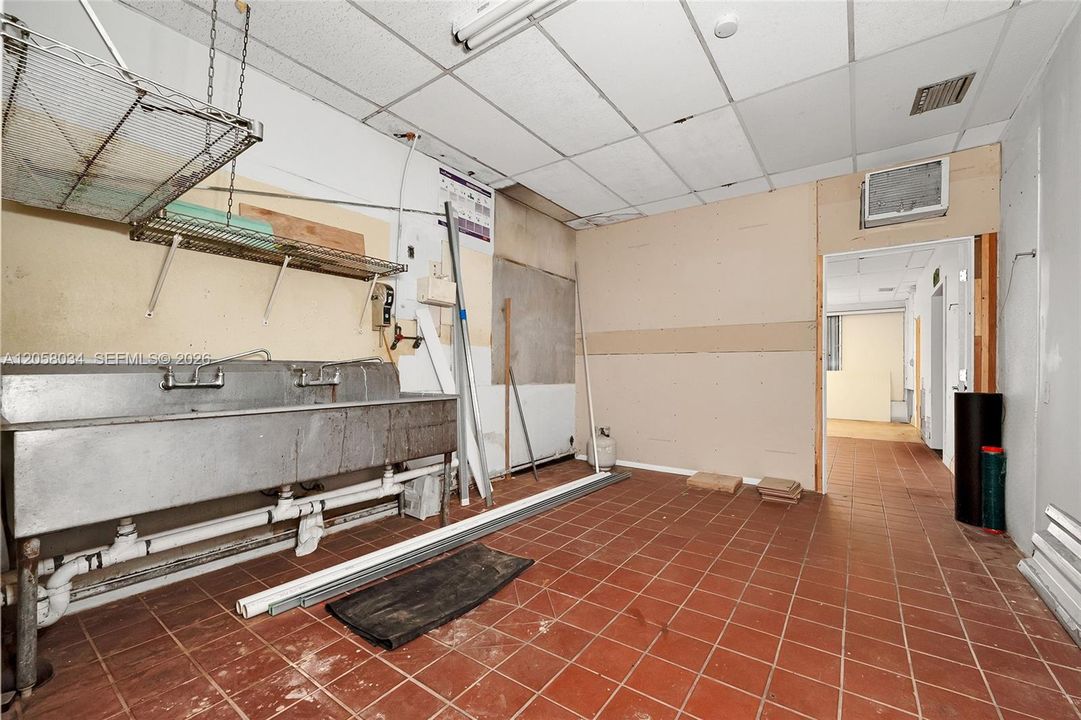 В аренду: $1,300 (0 спален, 0 ванн, 0 Квадратных фут)