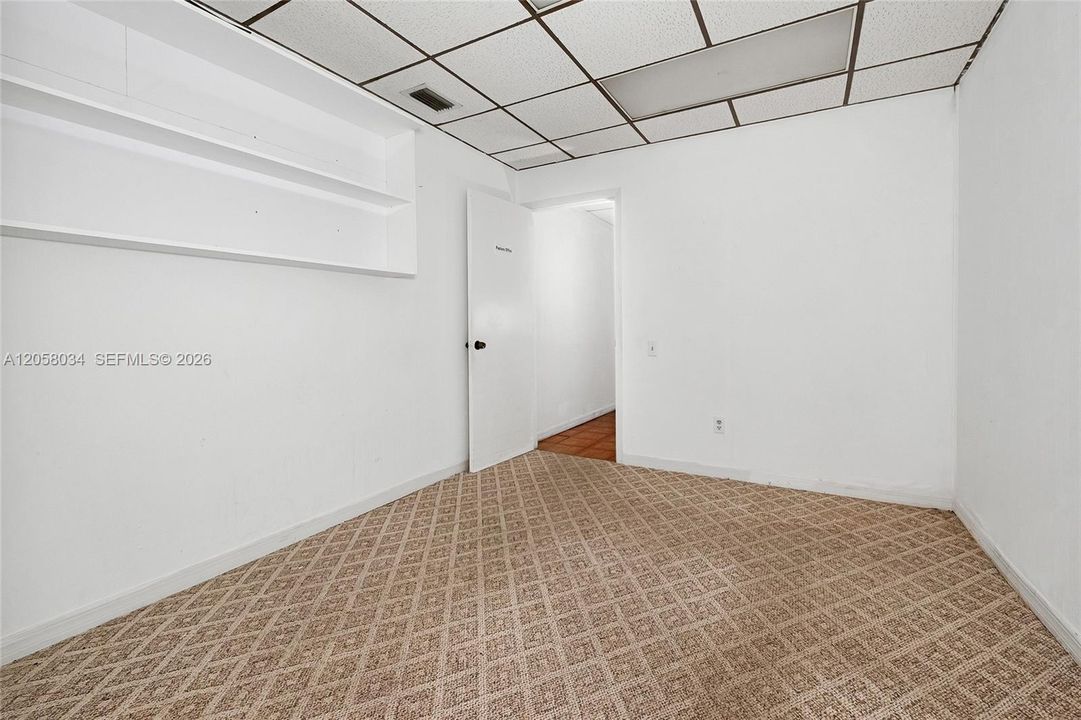 В аренду: $1,300 (0 спален, 0 ванн, 0 Квадратных фут)