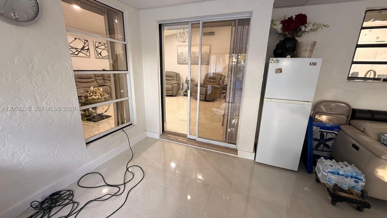 For Rent: $2,950 (3 beds, 2 baths, 1090 Square Feet)