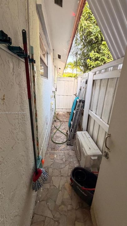 For Rent: $2,950 (3 beds, 2 baths, 1090 Square Feet)