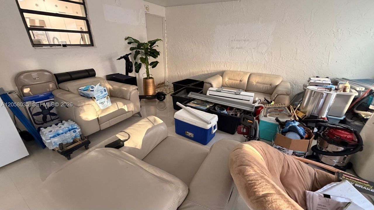 For Rent: $2,950 (3 beds, 2 baths, 1090 Square Feet)