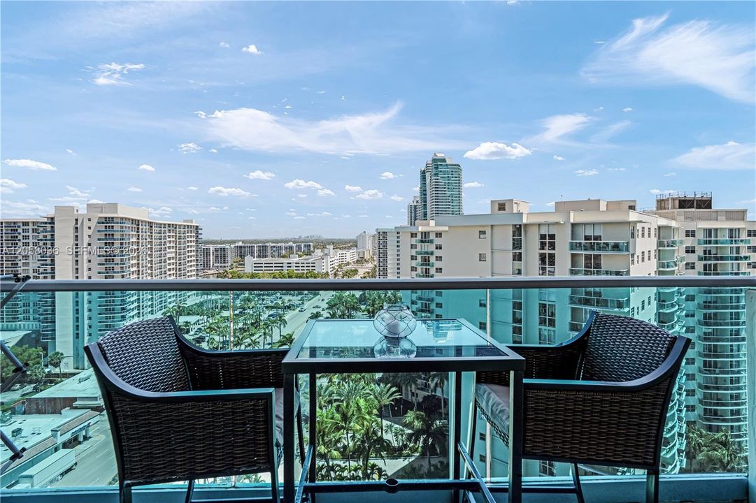 En Venta: $405,000 (1 camas, 1 baños, 905 Pies cuadrados)