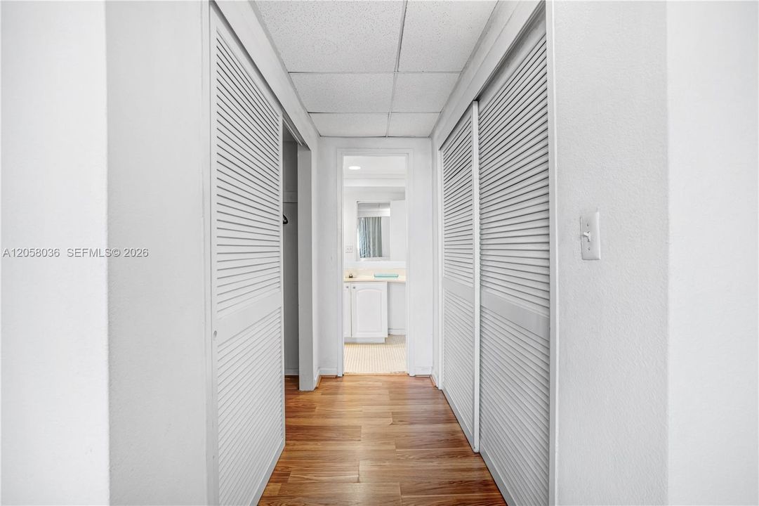 En Venta: $405,000 (1 camas, 1 baños, 905 Pies cuadrados)