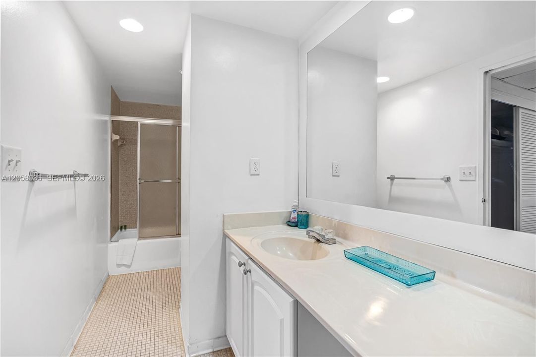 En Venta: $405,000 (1 camas, 1 baños, 905 Pies cuadrados)