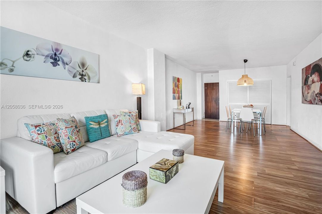 En Venta: $405,000 (1 camas, 1 baños, 905 Pies cuadrados)
