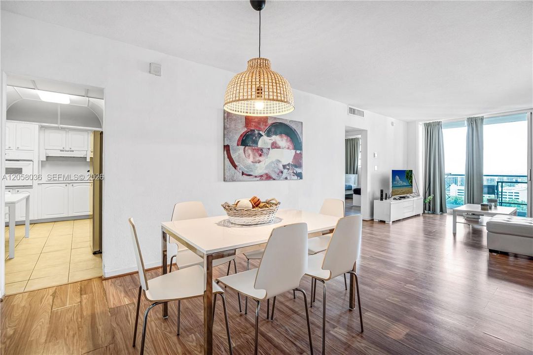En Venta: $405,000 (1 camas, 1 baños, 905 Pies cuadrados)