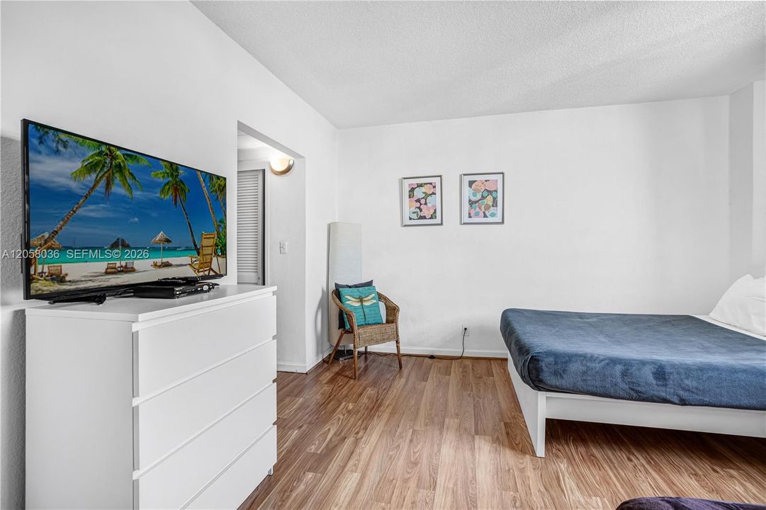 En Venta: $405,000 (1 camas, 1 baños, 905 Pies cuadrados)